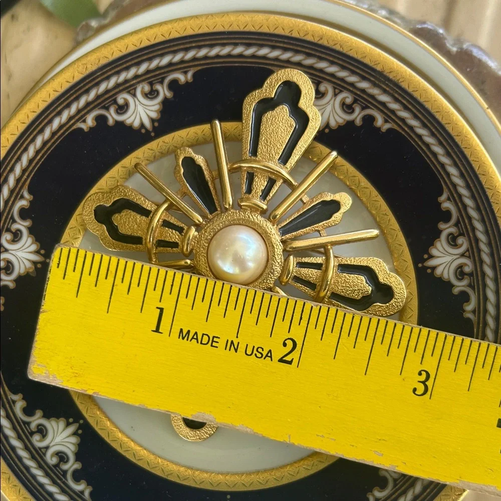 Vintage Black & Gold Maltese Cross Brooch